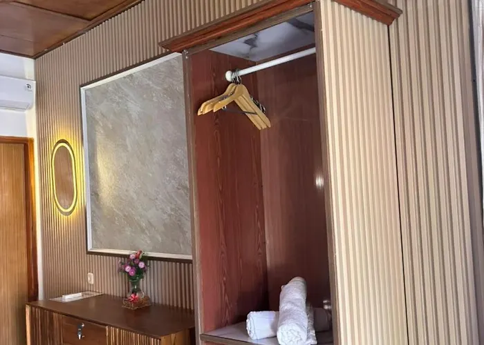 Barclona Lovina Apartment